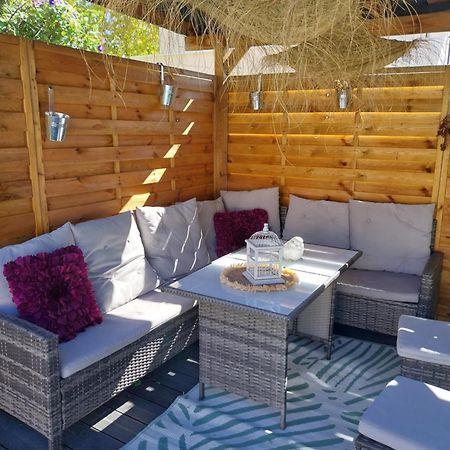 Poussan Superbe Grand Studio Tout Confort Avec Exterieur מראה חיצוני תמונה
