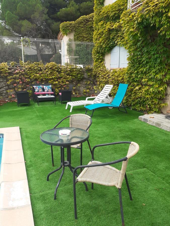 Poussan Superbe Grand Studio Tout Confort Avec Exterieur מראה חיצוני תמונה