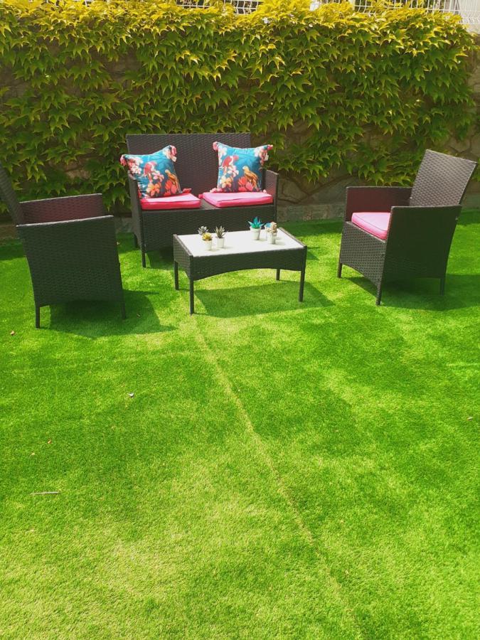 Poussan Superbe Grand Studio Tout Confort Avec Exterieur מראה חיצוני תמונה