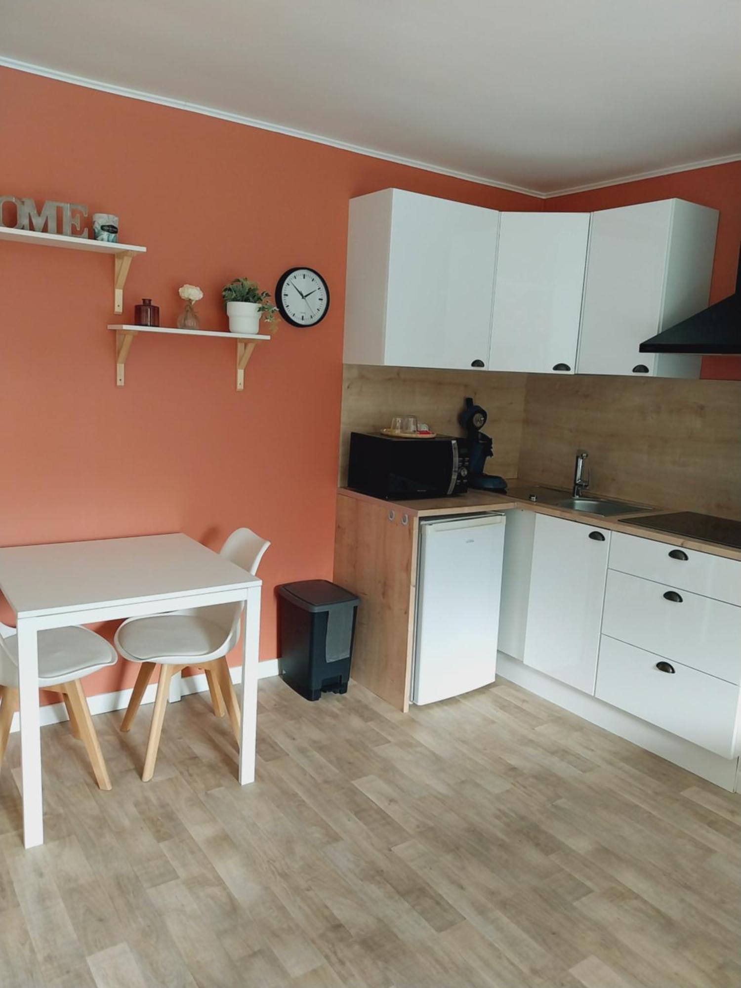 Poussan Superbe Grand Studio Tout Confort Avec Exterieur מראה חיצוני תמונה